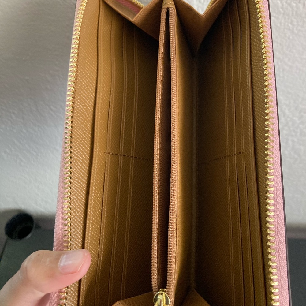 NWT Coach Accordion Wallet - Picture 5 of 5